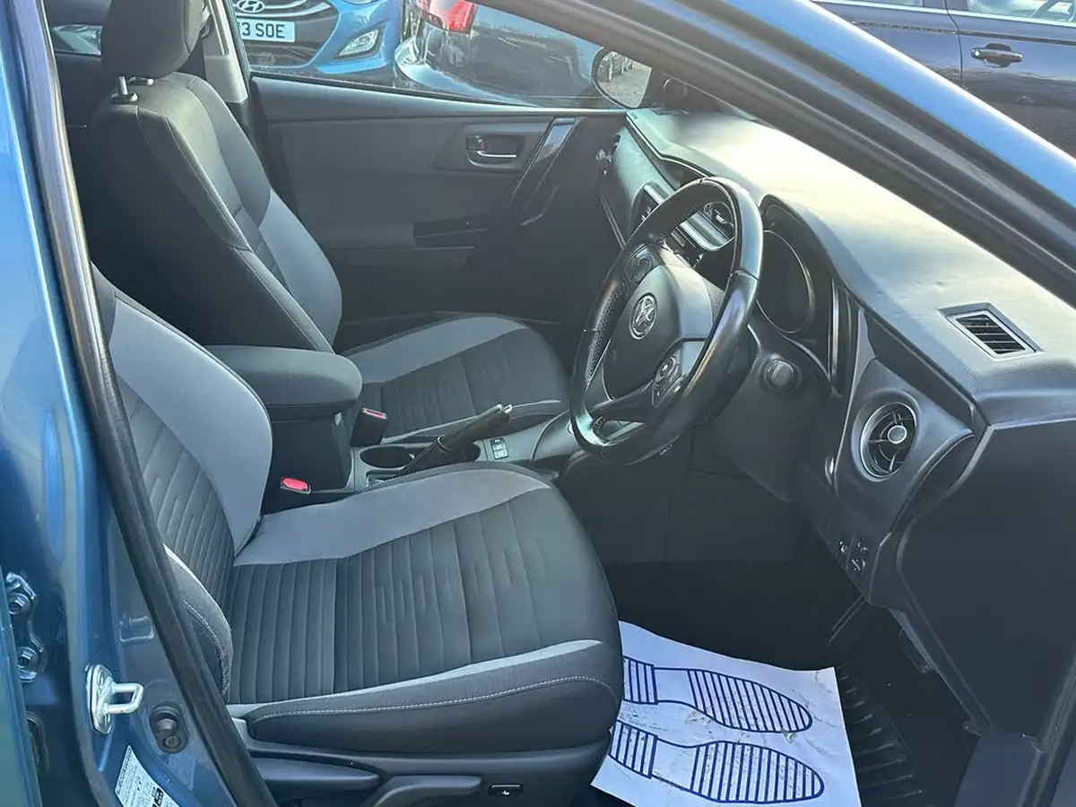 2016-toyota-auris-18-vvt-i-hsd-business-edition-estate-big-12