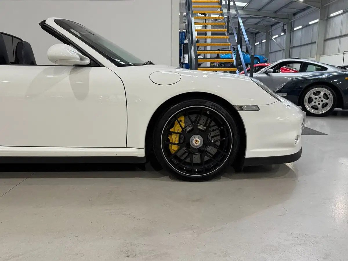 2010-porsche-911-38-turbo-s-cabriolet-big-33