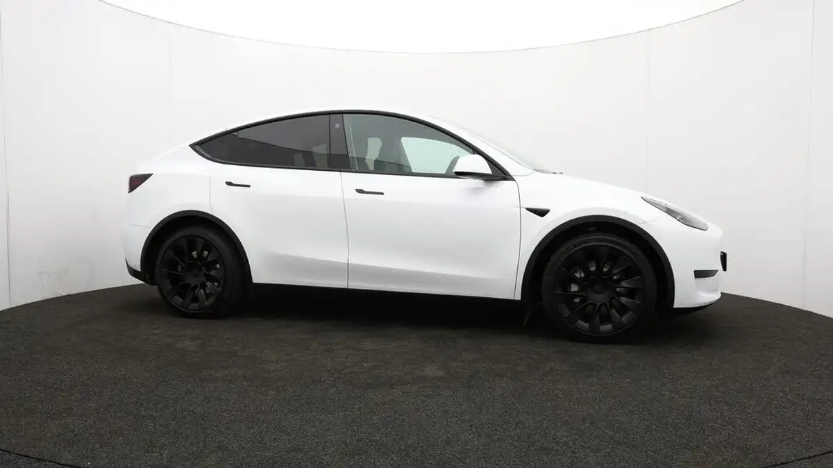 2023-tesla-model-y-e-rwd-big-45