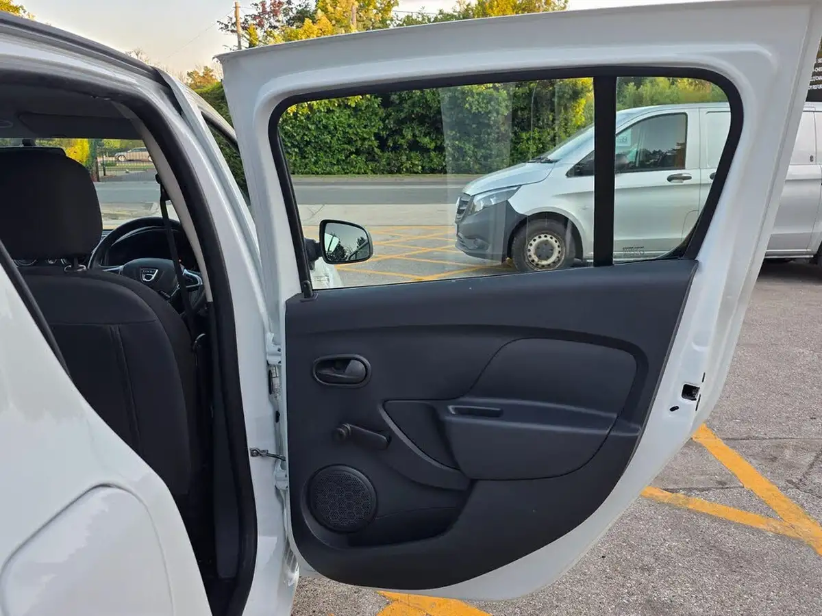 2017-dacia-sandero-10-sce-access-big-23