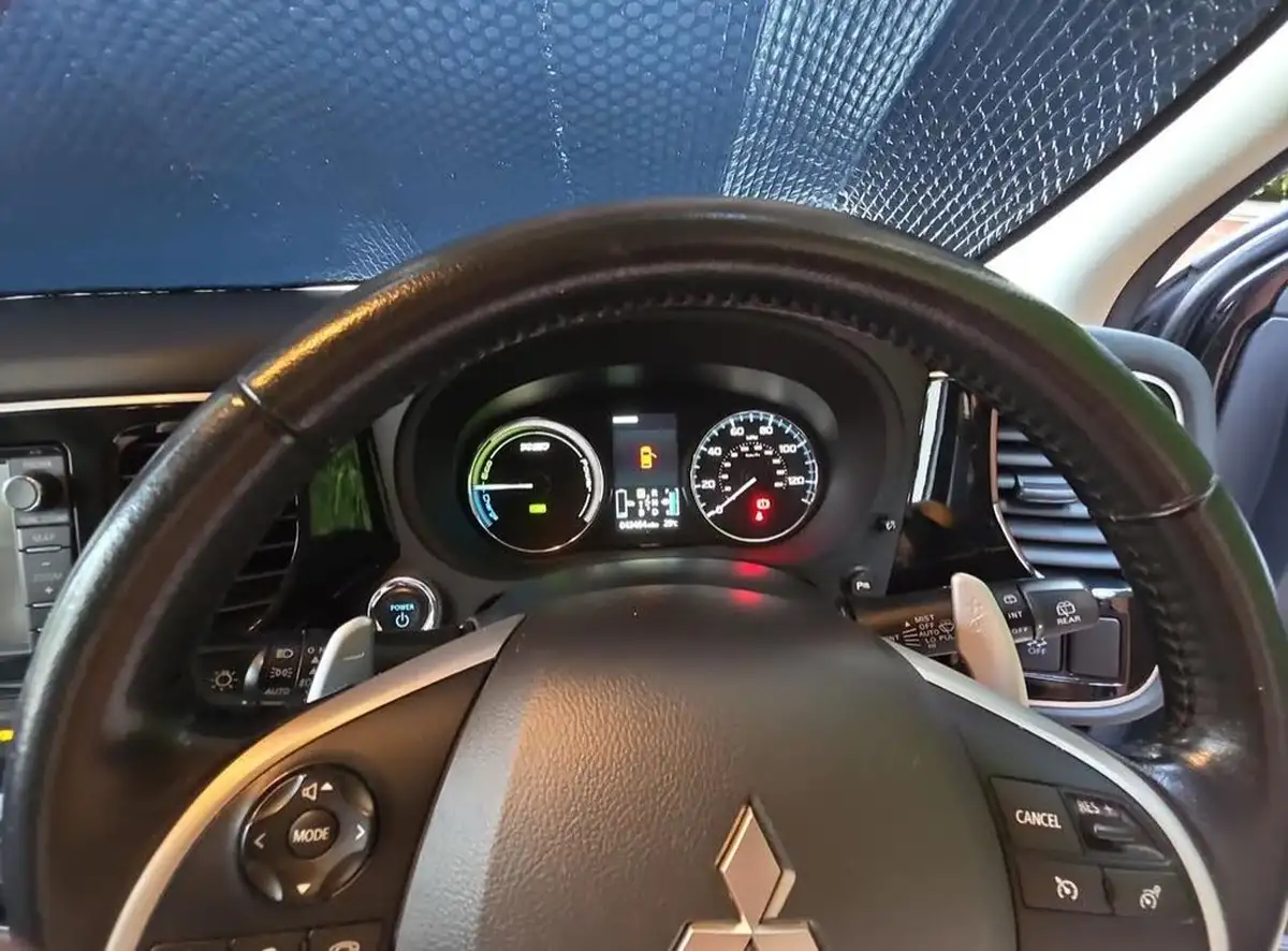 2015-mitsubishi-outlander-20-gx4h-big-8