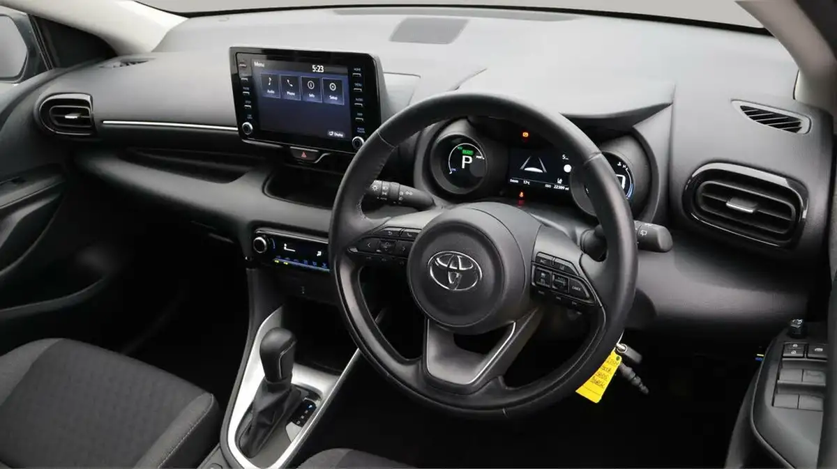 2022-toyota-yaris-15-vvt-i-design-big-12