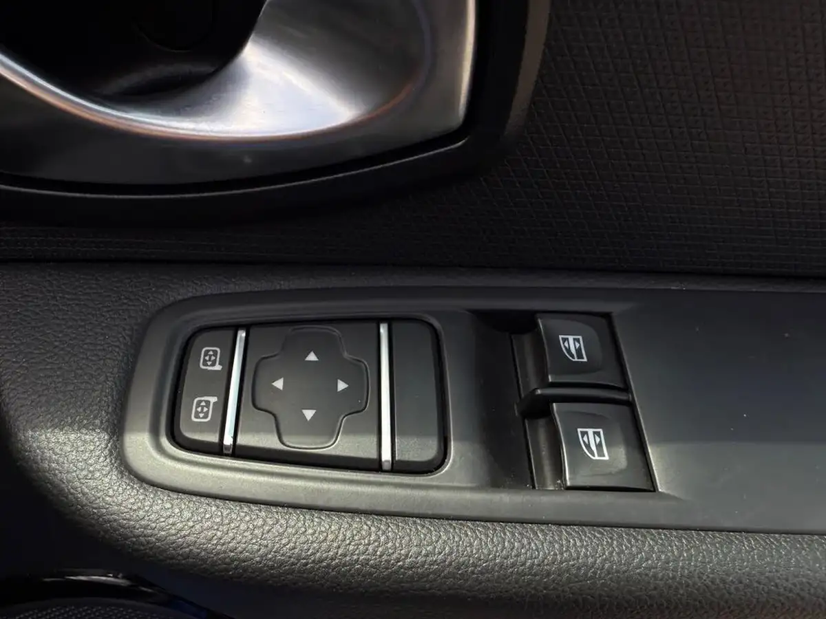 2017-renault-clio-12-dynamique-nav-big-25