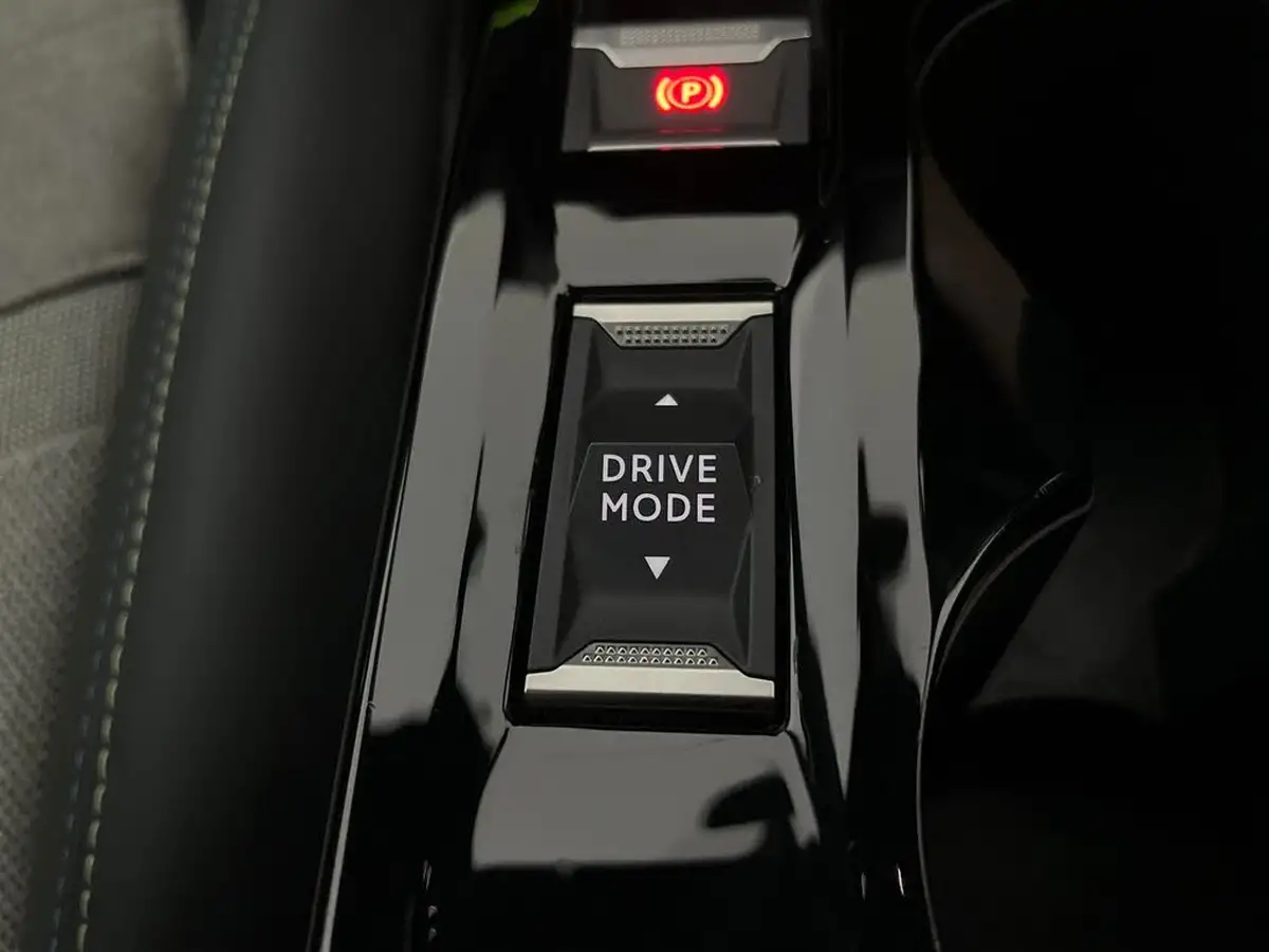2021-peugeot-208-e-gt-premium-big-22