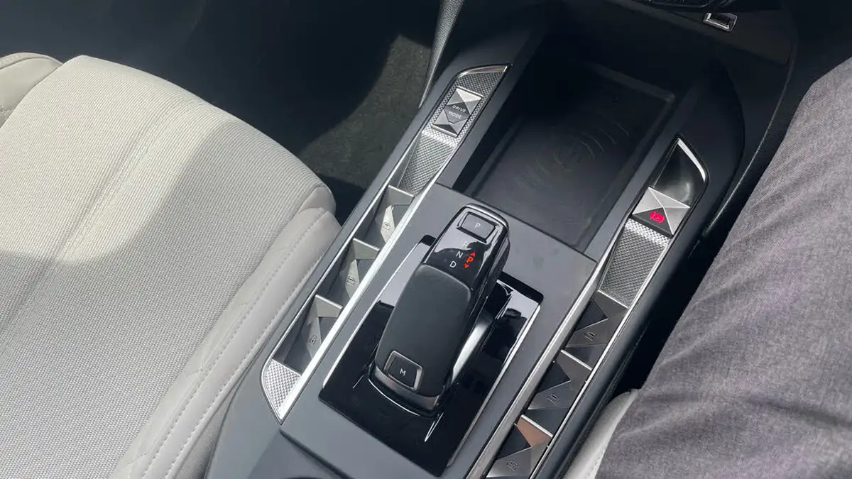 2019-ds-ds-3-crossback-12-puretech-prestige-130ps-eat8-big-19