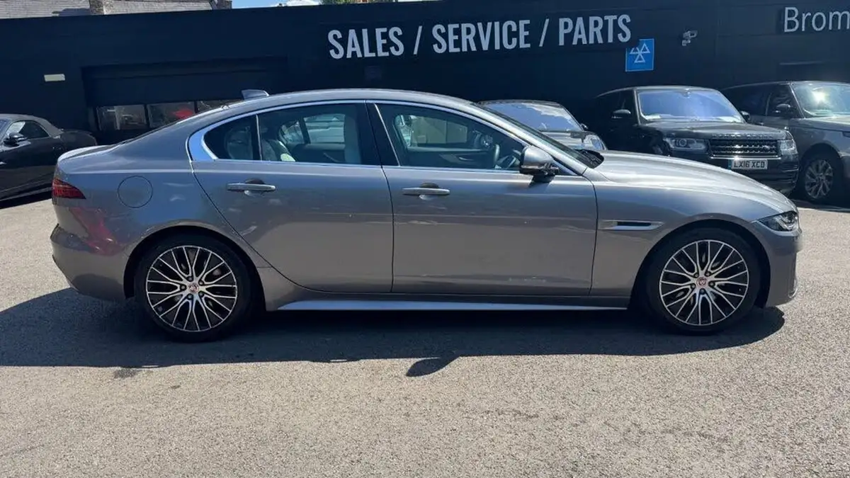 2020-jaguar-xe-20i-r-dynamic-s-250ps-big-7