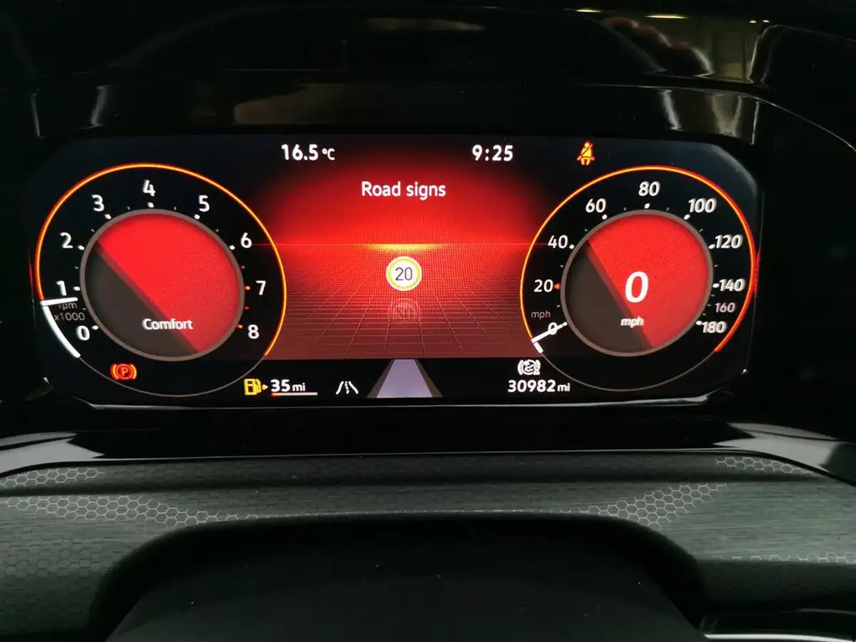 2022-volkswagen-golf-20-tsi-gti-big-30