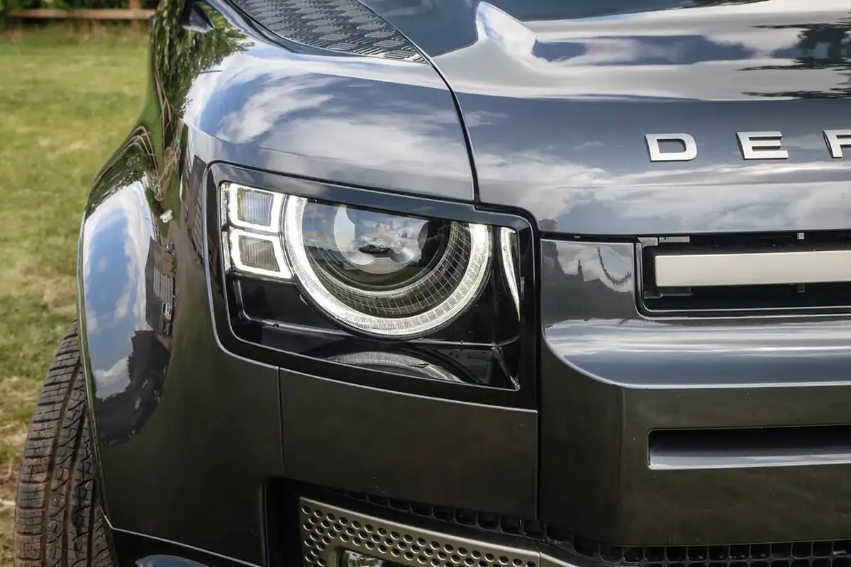 2024-land-rover-110-defender-30-d300-x-dynamic-hse-big-10