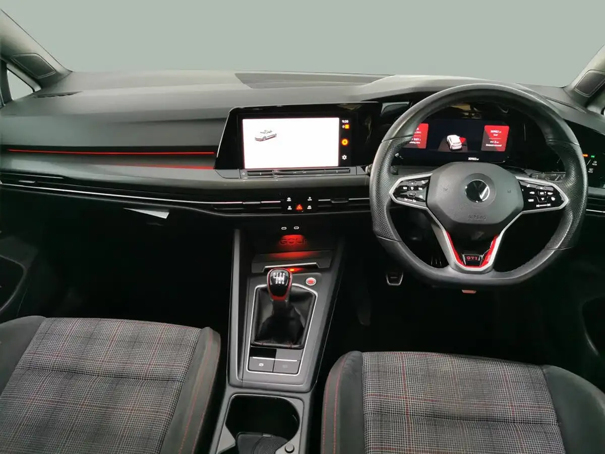 2022-volkswagen-golf-20-tsi-gti-big-2
