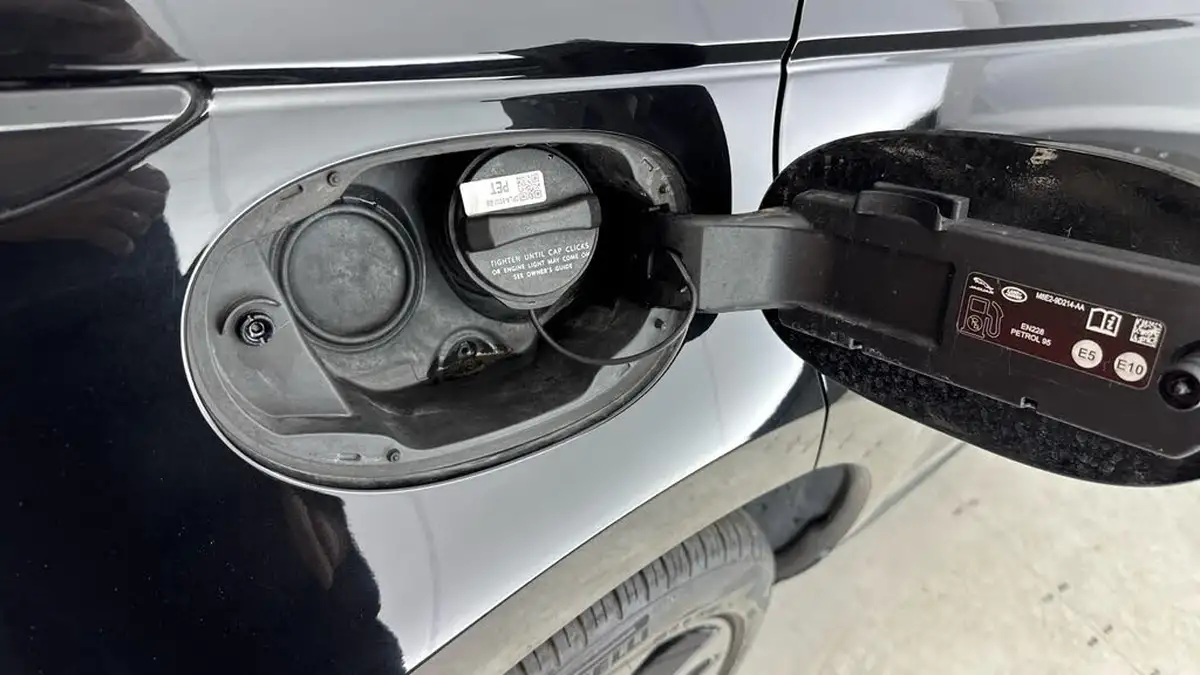 2021-land-rover-range-rover-evoque-20-p300-r-dynamic-hse-big-26