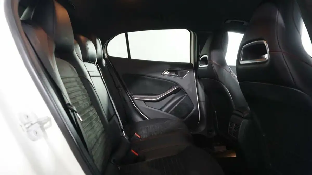 2016-mercedes-benz-gla-class-21d-gla-220d-amg-line-premiumss-7g-dct-big-20