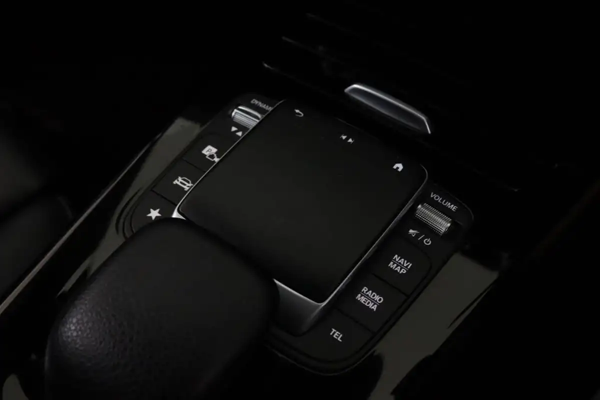 2021-mercedes-benz-cla-13-cla-200-amg-line-coupe-4d-big-20