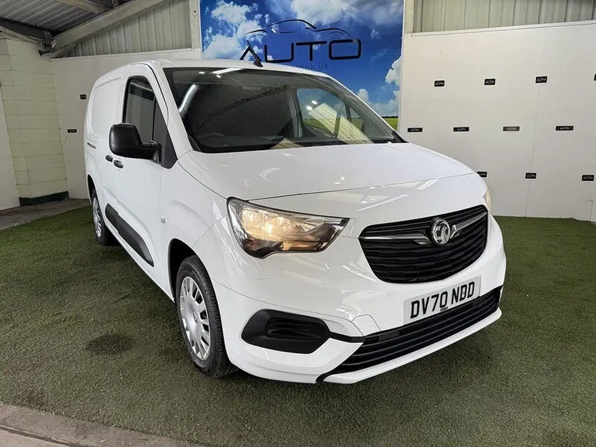 2020-vauxhall-combo-15cdti-sportive-2300-100pseu6d-t-l2h1-panel-big-1
