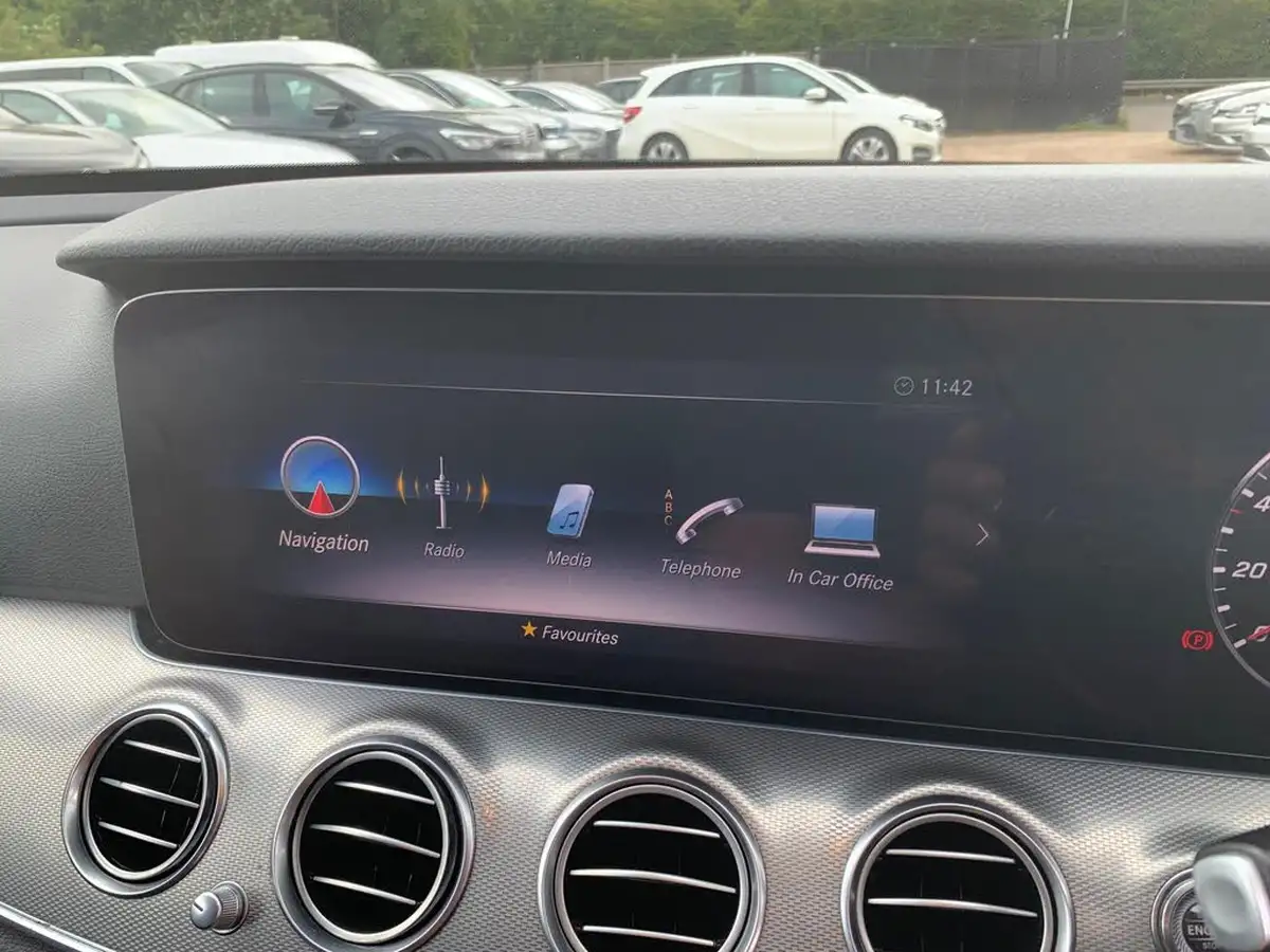 2019-mercedes-benz-e-class-20d-e220d-se-ss-saloon-4d-big-16