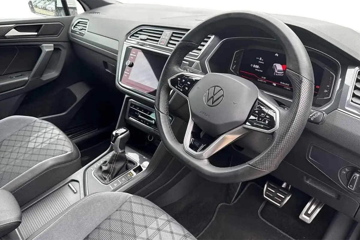 2023-volkswagen-tiguan-15-tsi-r-line-edition-big-5