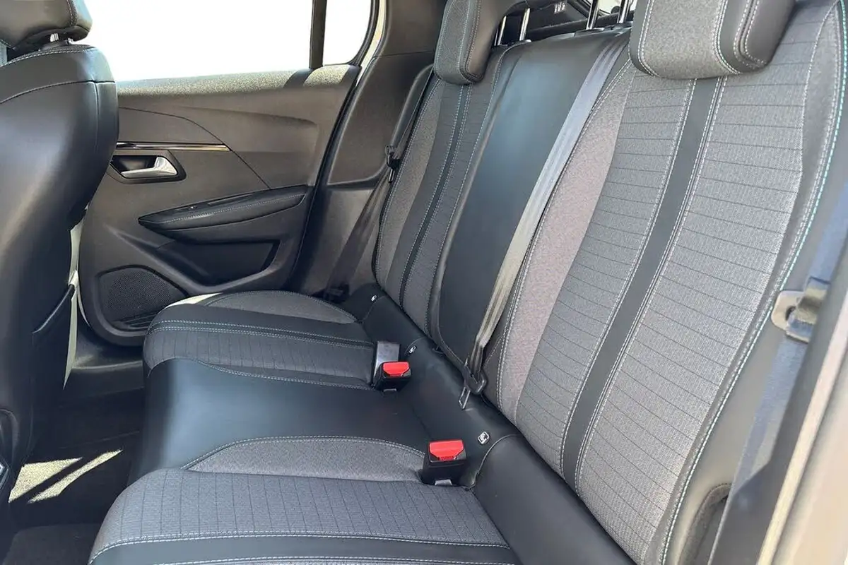 2021-peugeot-208-12-puretech-allure-100bhp-big-16