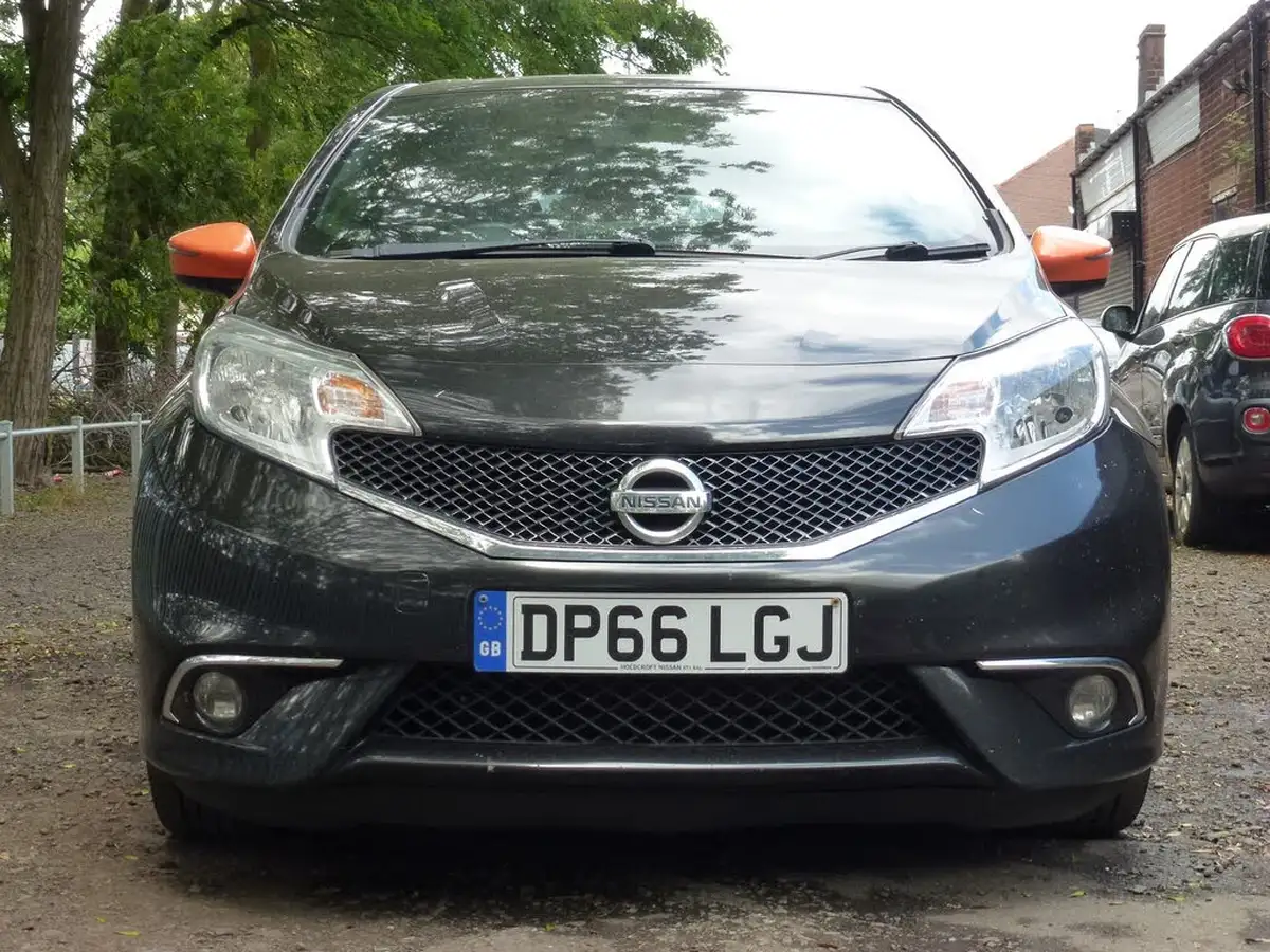 2016-nissan-note-12-black-edition-big-5