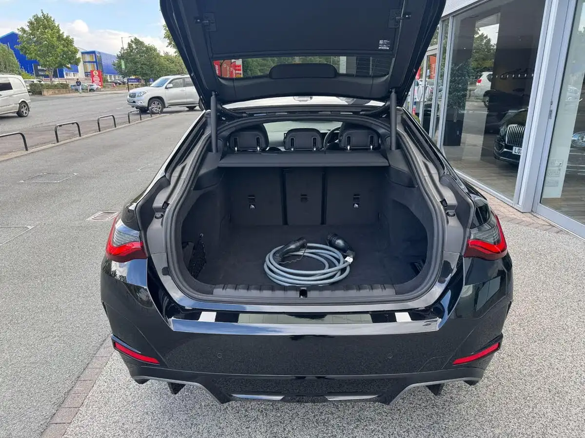 2025-bmw-i4-e-m50-big-60