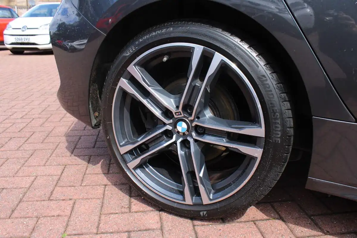 2021-bmw-1-series-15-118i-m-sport-lcp-big-12