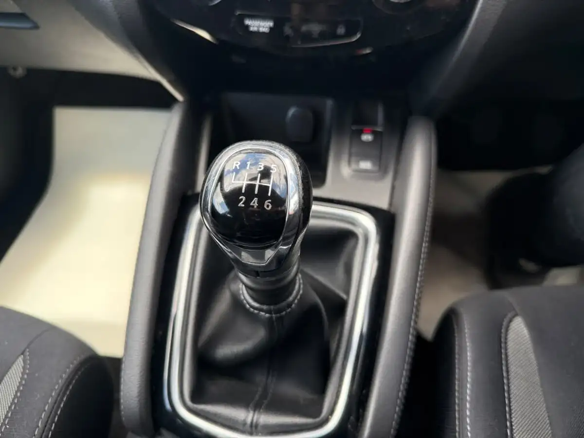 2018-nissan-qashqai-12-dig-t-acenta-big-3