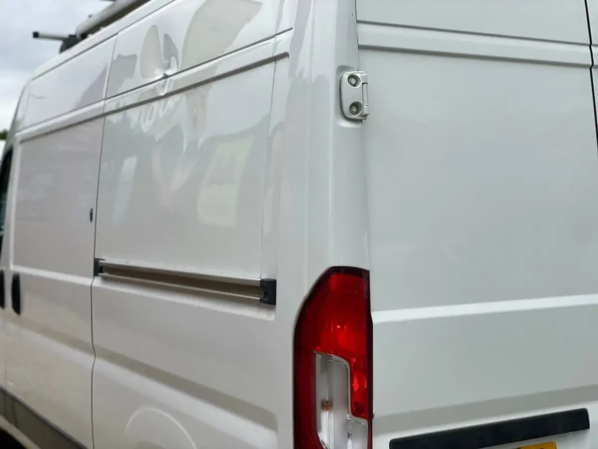 2020-peugeot-boxer-20-bluehdi-professional-335-l2h2-big-17