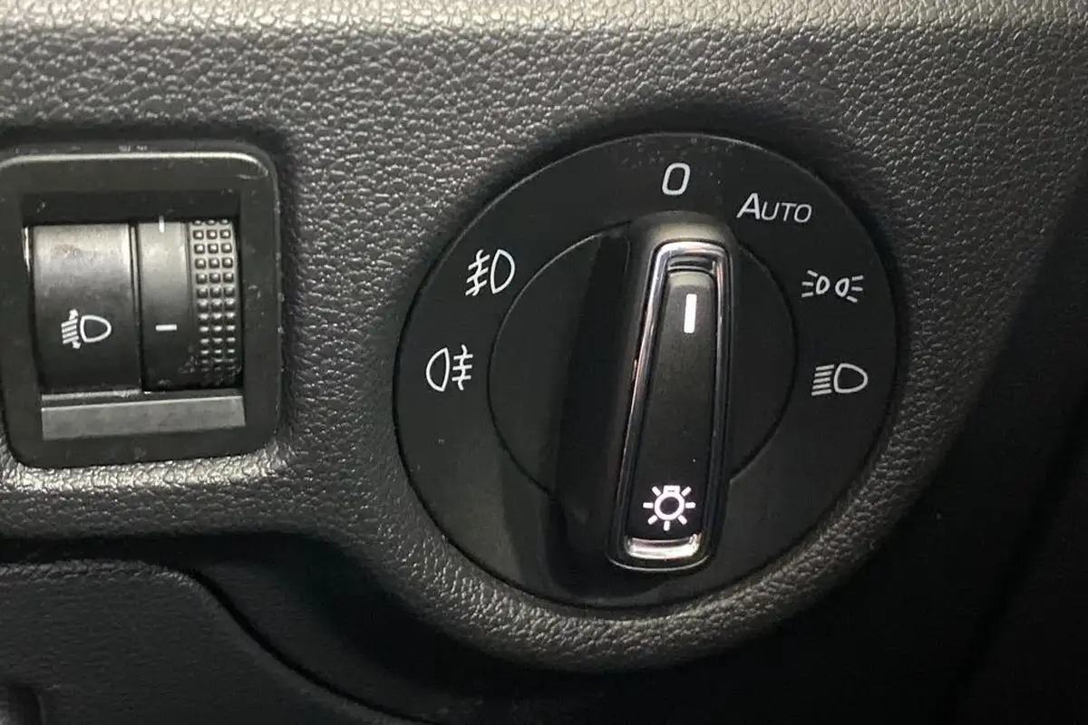 2022-skoda-scala-10-tsi-se-technology-109ps-big-35