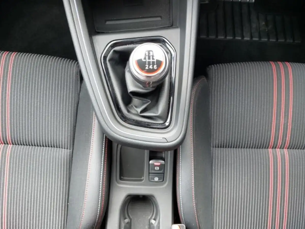 2023-renault-clio-10-tce-rs-line-big-14