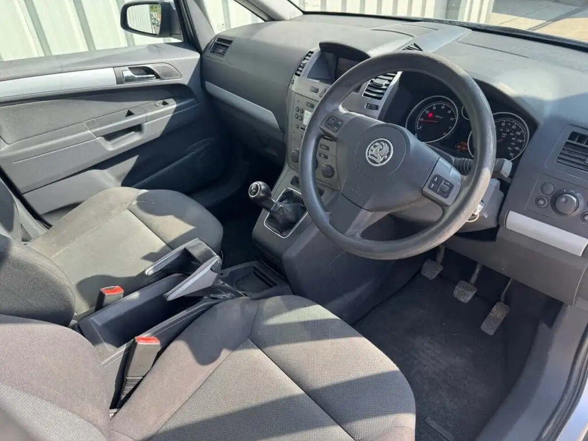 2007-vauxhall-zafira-16-club-big-8