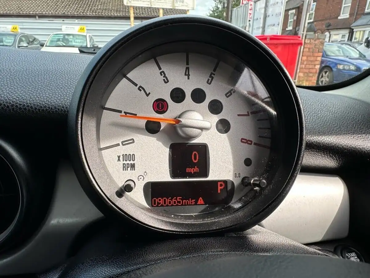 2012-mini-cooper-16-one-98bhp-hatchback-3d-auto-big-23