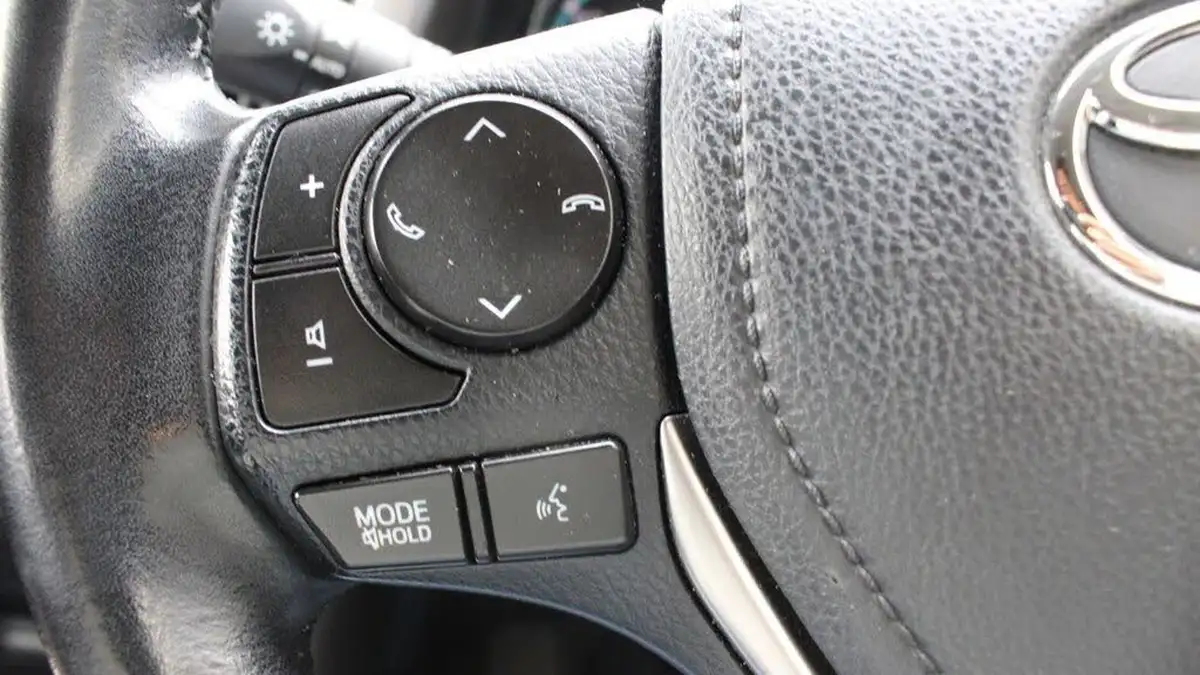 2018-toyota-rav4-25-vvt-i-icon-tech-big-15