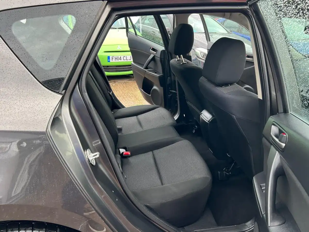 2013-mazda-mazda3-16-tamura-big-29