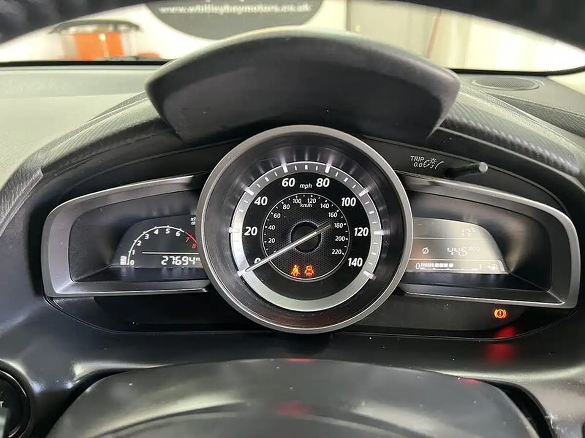 2016-mazda-mazda2-15-sport-black-big-11