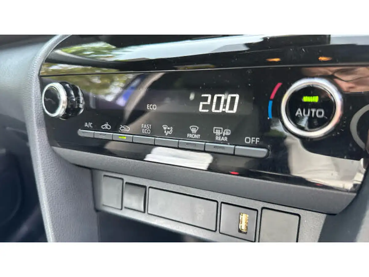 2023-toyota-yaris-cross-15-vvt-i-design-big-29