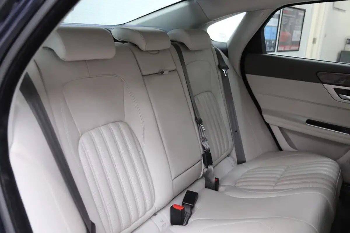 2017-jaguar-xf-20i-portfolio-200ps-saloon-4d-1999cc-big-34
