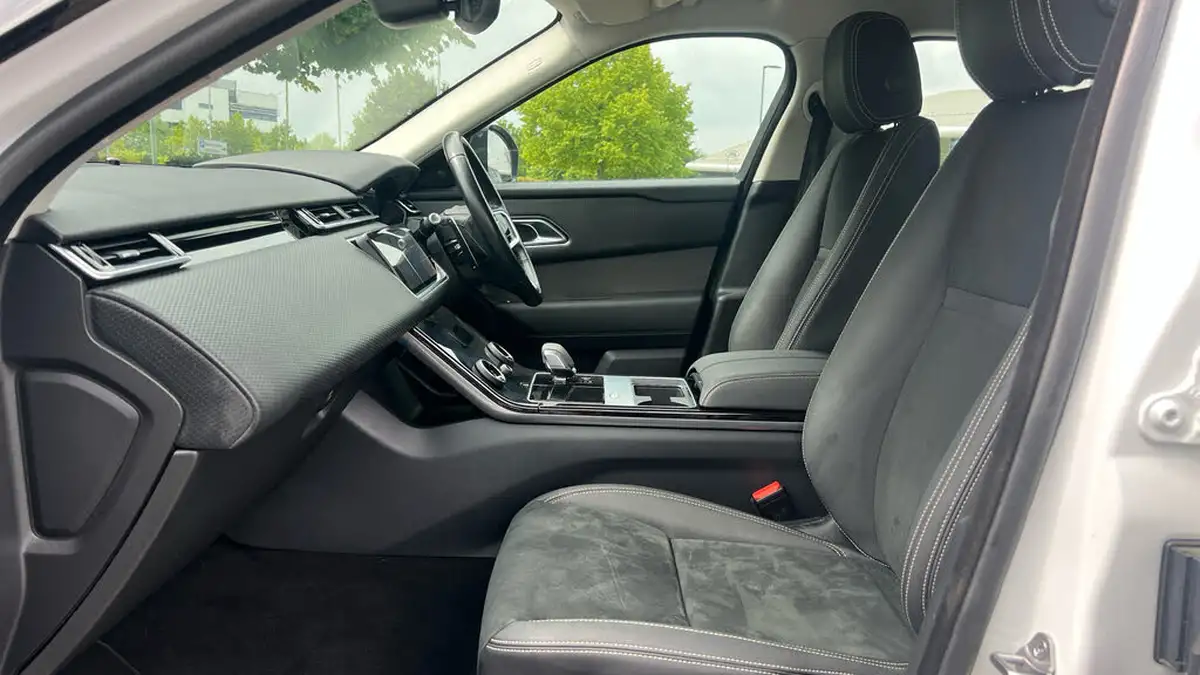 2022-land-rover-range-rover-velar-20-d200-velar-big-2