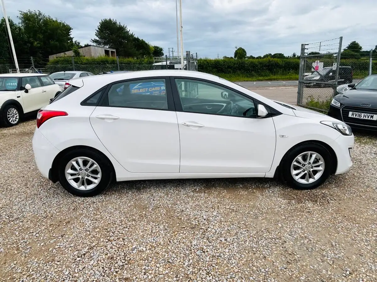 2013-hyundai-i30-16td-active-blue-drive-isg-big-9