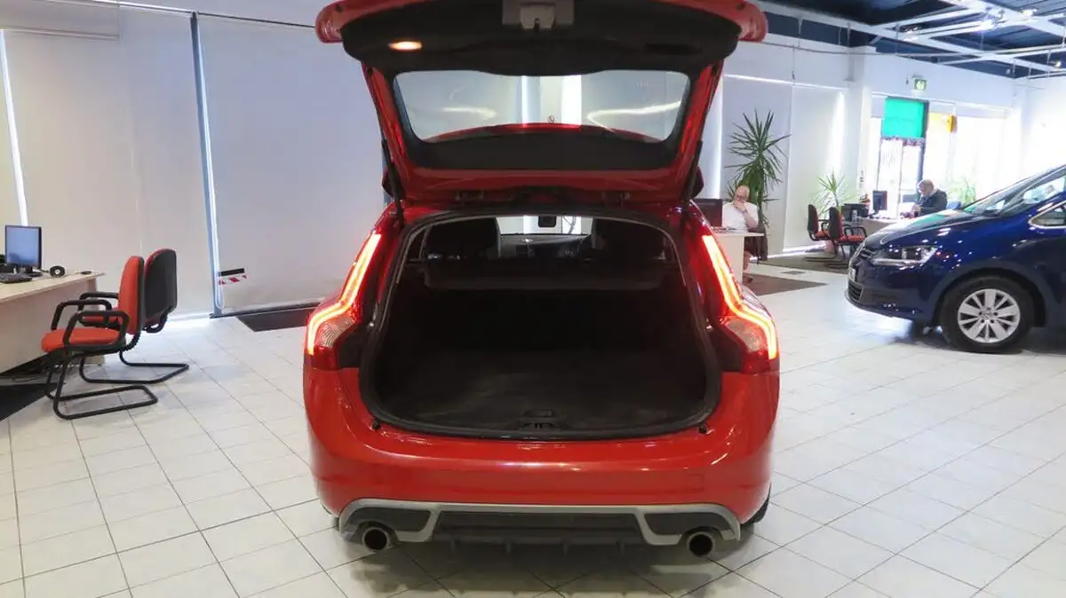 2012-volvo-v60-20td-d3-ocean-race-big-10
