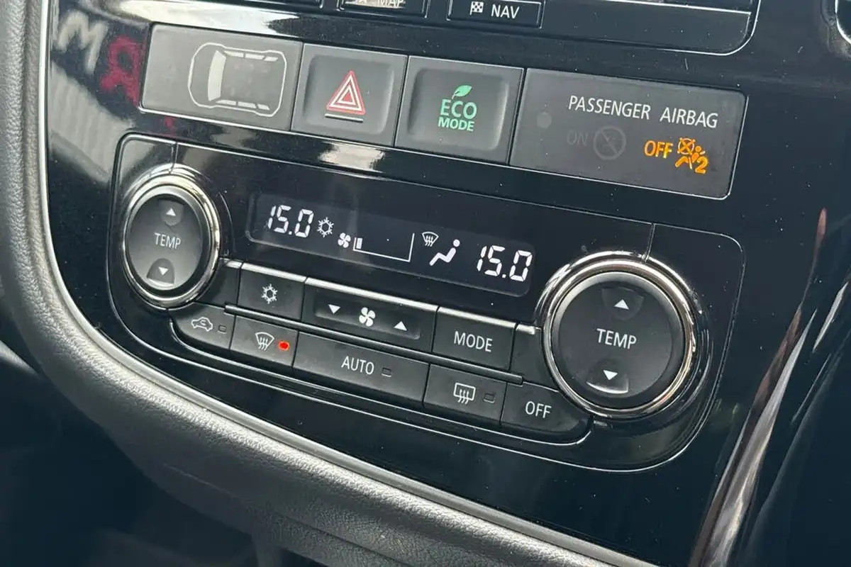 2017-mitsubishi-outlander-20-4hs-phev-5st-big-21