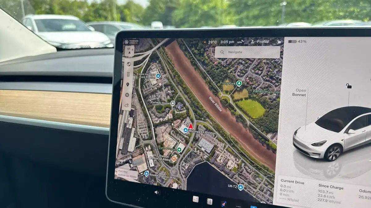 2022-tesla-model-y-e-long-range-big-28