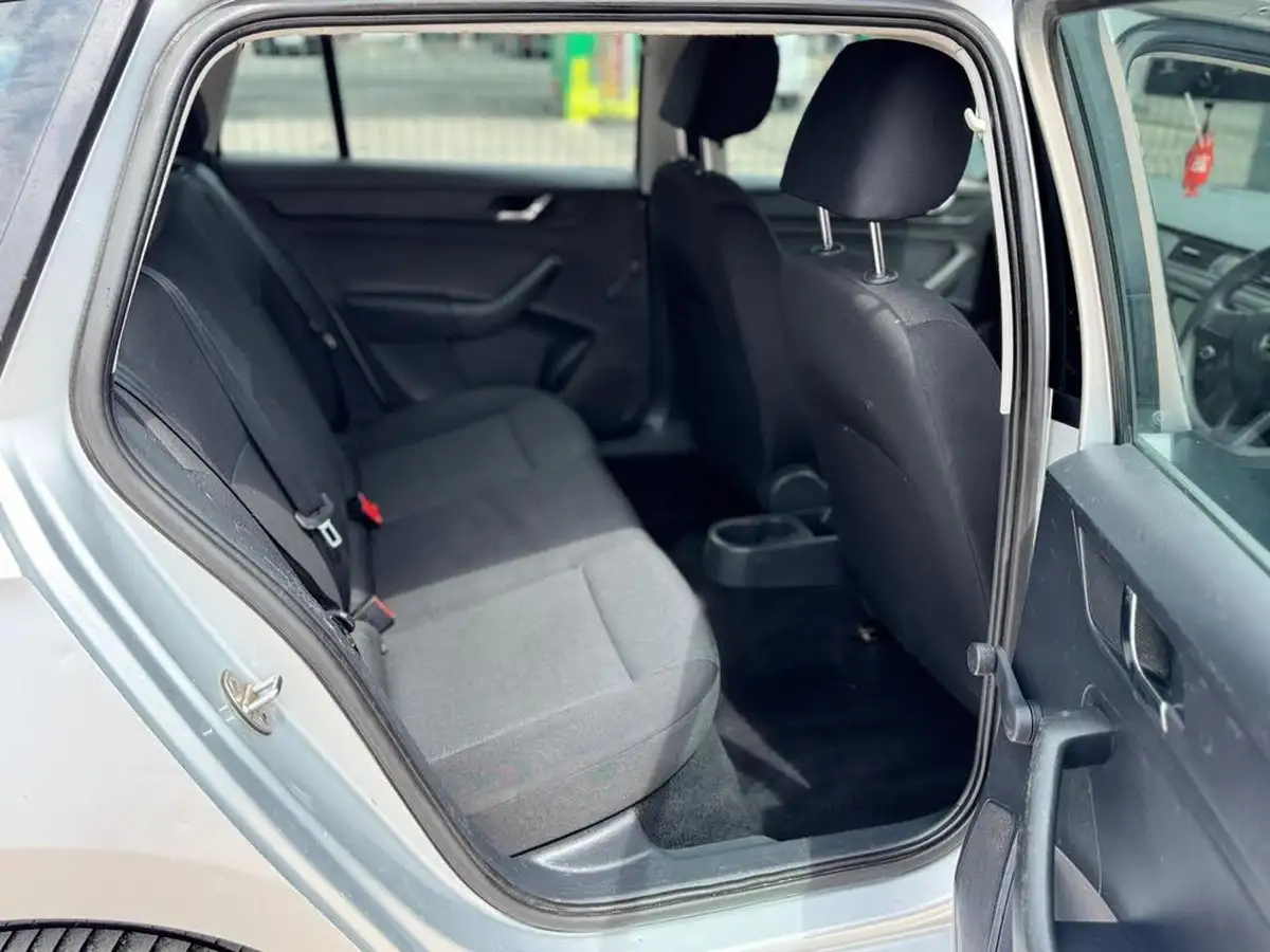 2016-skoda-rapid-spaceback-14tdi-s-big-35
