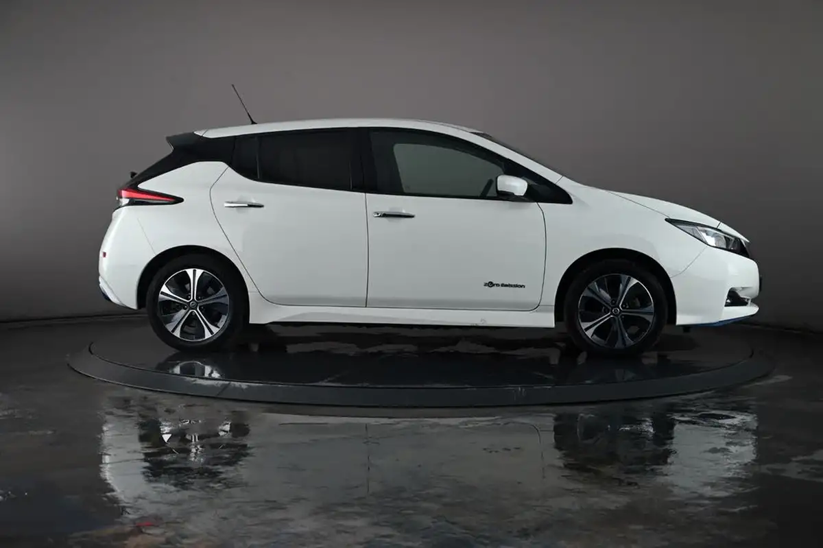 2020-nissan-leaf-e-e-tekna-big-31