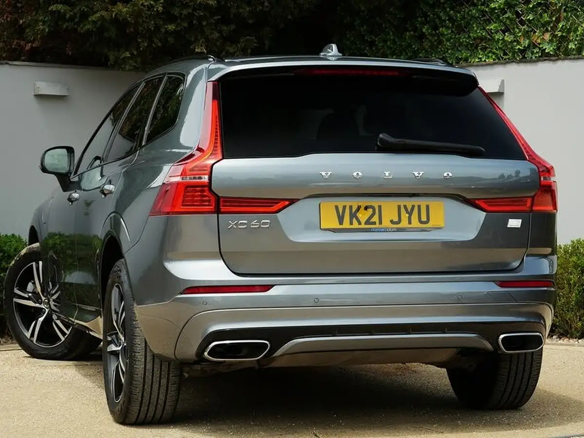2021-volvo-xc60-20-t6-r-design-340bhp-big-1