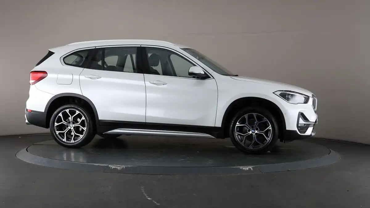 2021-bmw-x1-20td-sdrive18d-xline-big-60
