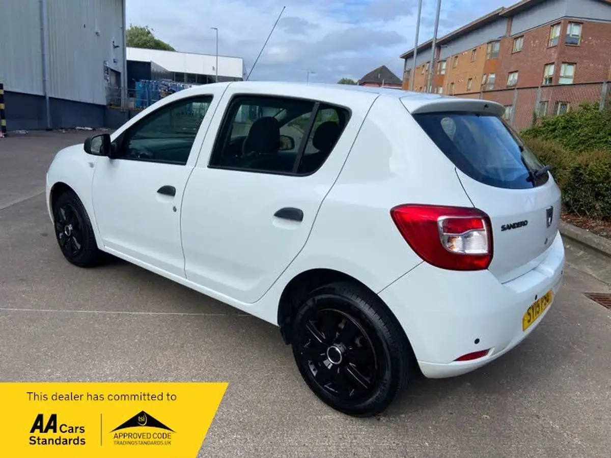 2015-dacia-sandero-12-ambiance-big-8