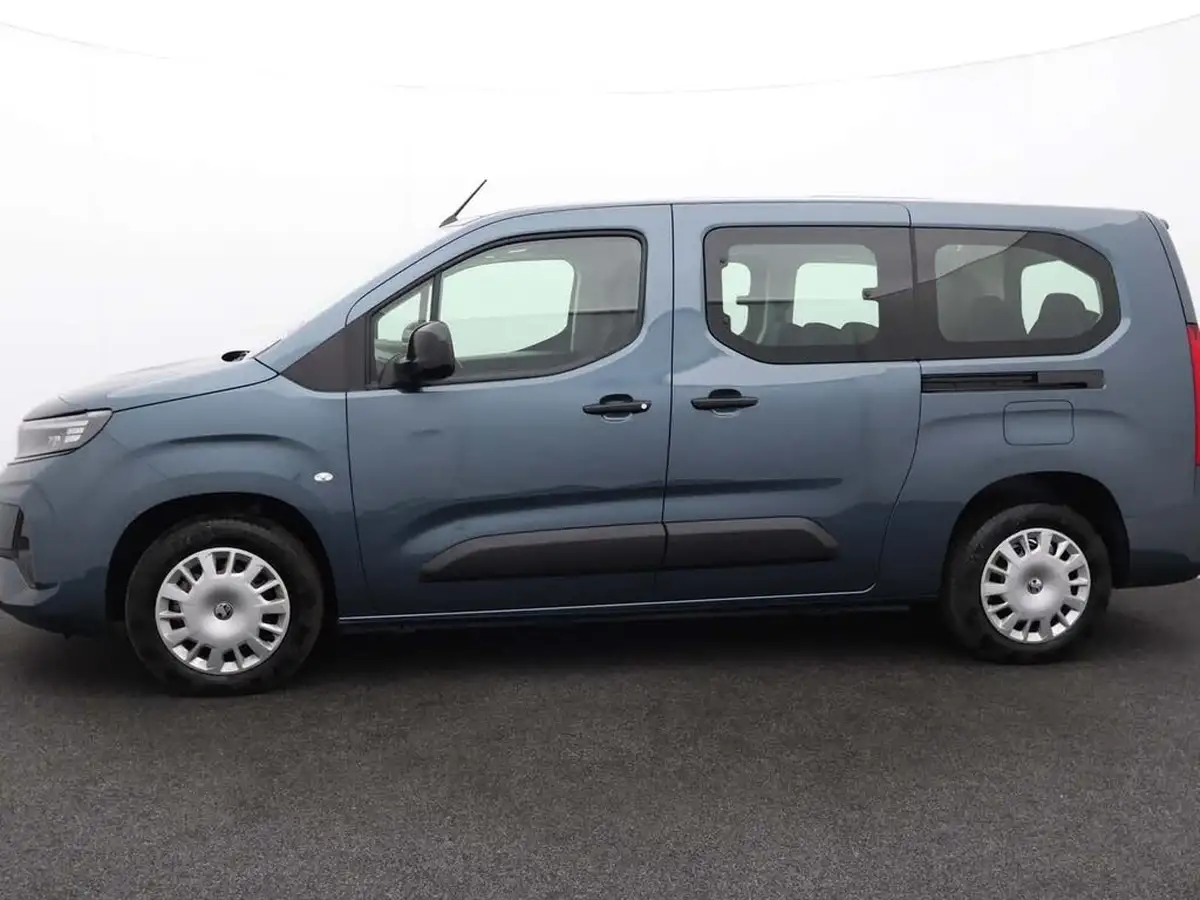 2024-vauxhall-combo-life-e-design-xl-big-4