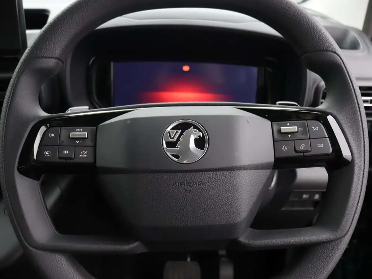 2024-vauxhall-combo-life-e-design-xl-big-32