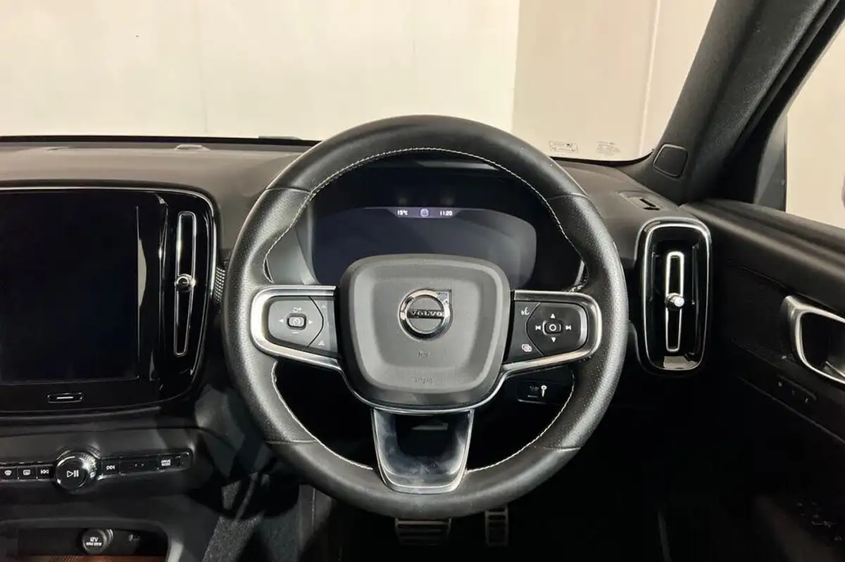 2020-volvo-xc40-20-b5-r-design-pro-big-14