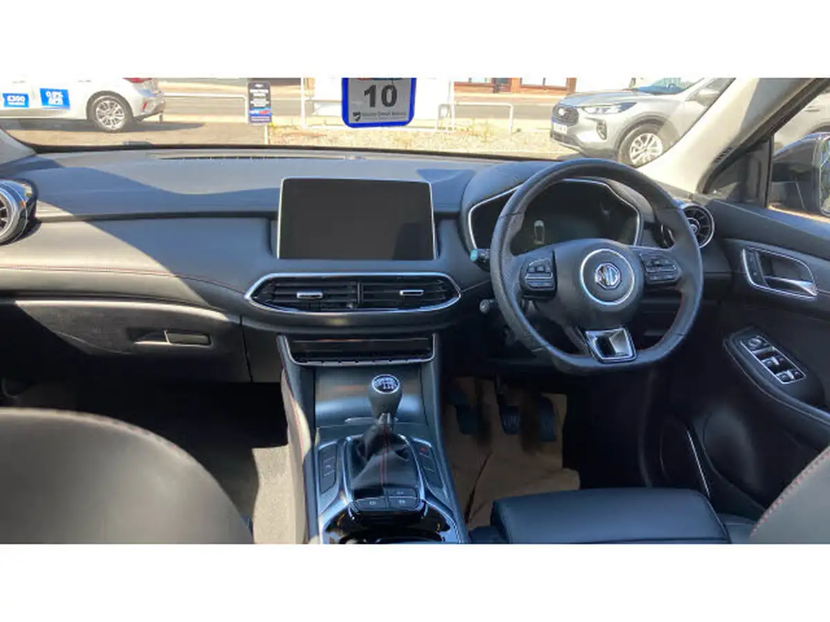 2024-mg-hs-15t-gdi-se-162ps-1490cc-big-9