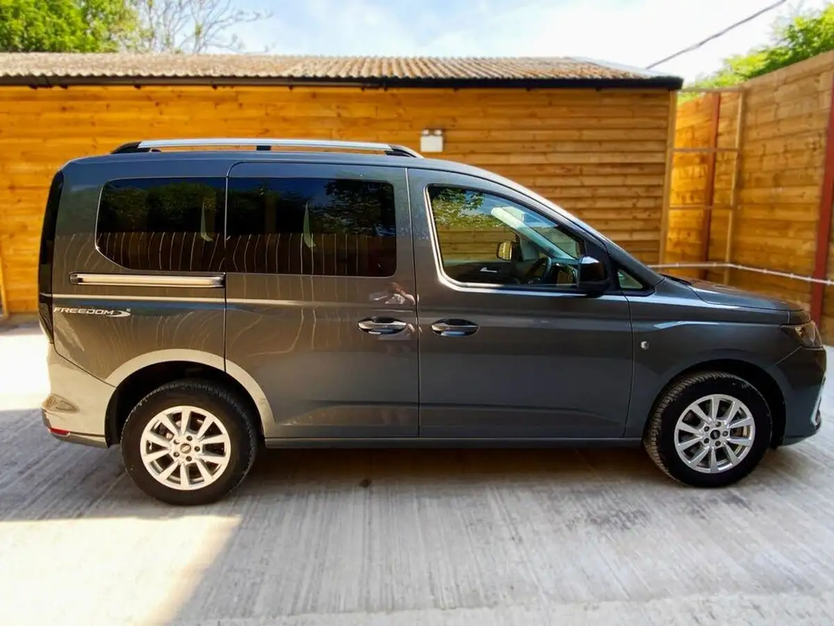 2023-ford-tourneo-connect-20-titanium-big-5
