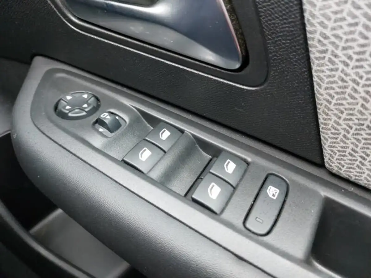 2022-citroen-c4-12-puretech-shine-130ps-big-14